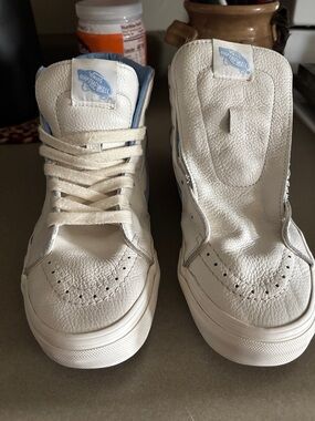 Vans Men’s 6.5/Women’s 8 Leather White High-Top Sneakers with Light Blue Logos